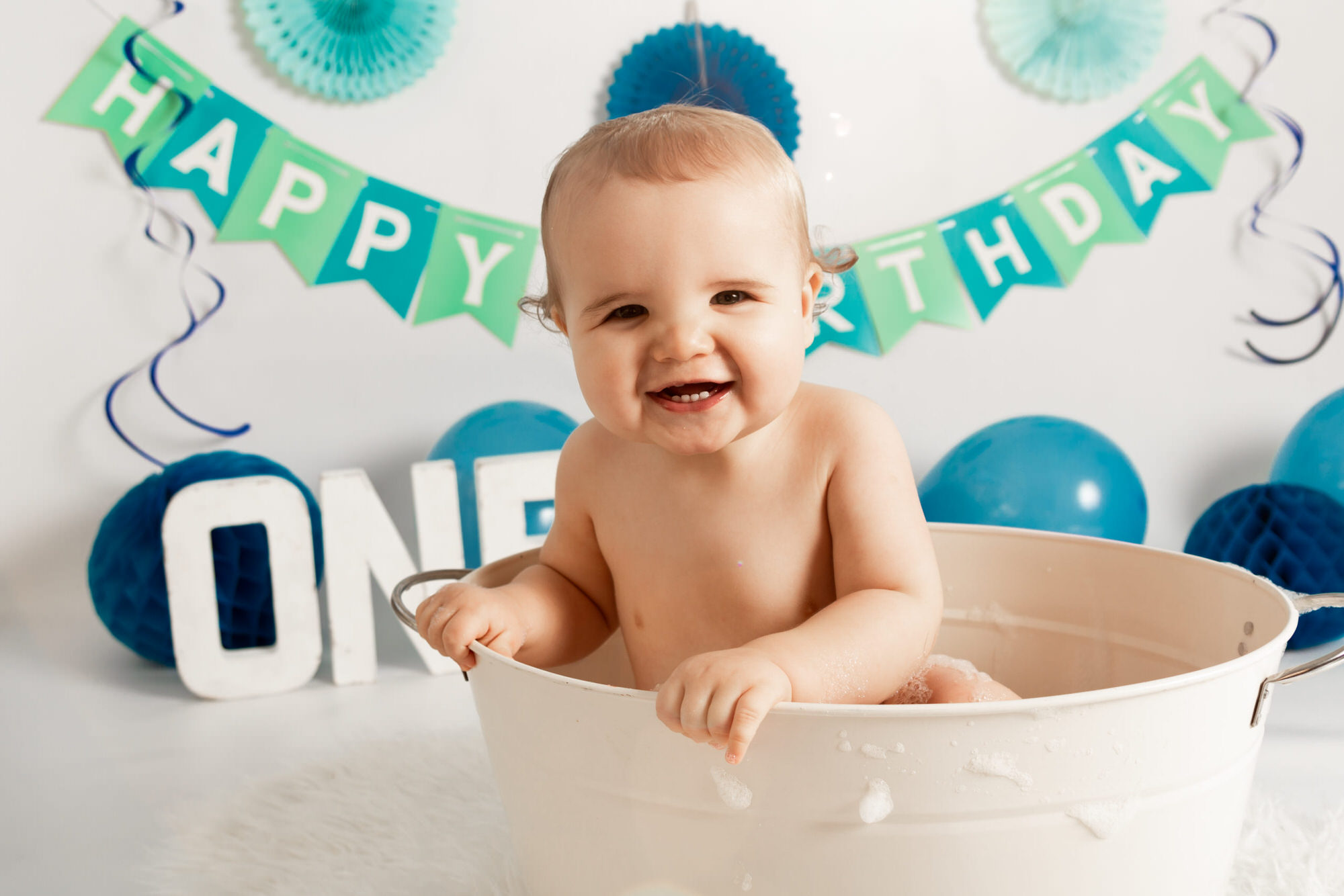 What is a 1st birthday cake smash?